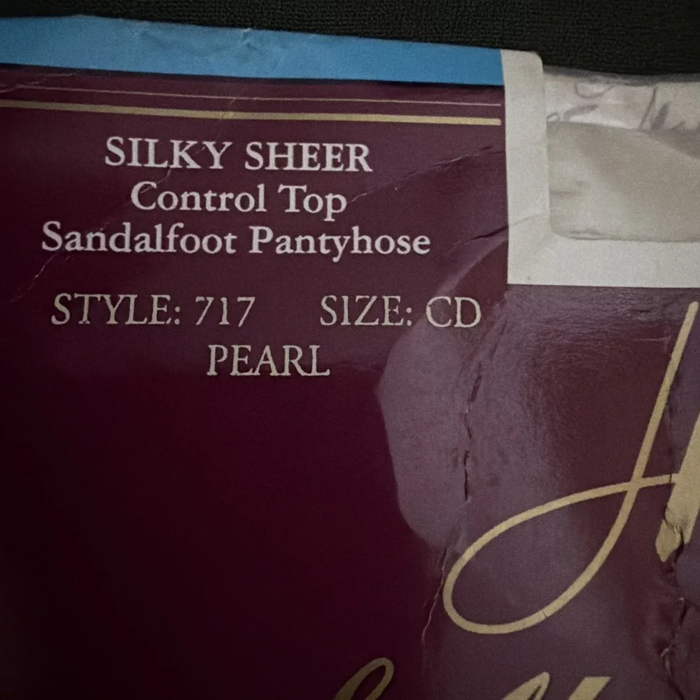 NEW HANES SZ CD SILK‎ REFLECTIONS Silky Sheer Control Top Pantyhose 5'4-6'0 In